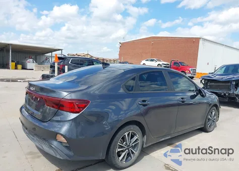 2024 Kia Forte Lxs z USA, uszkodzony, nr VIN 3KPF24AD3RE742104